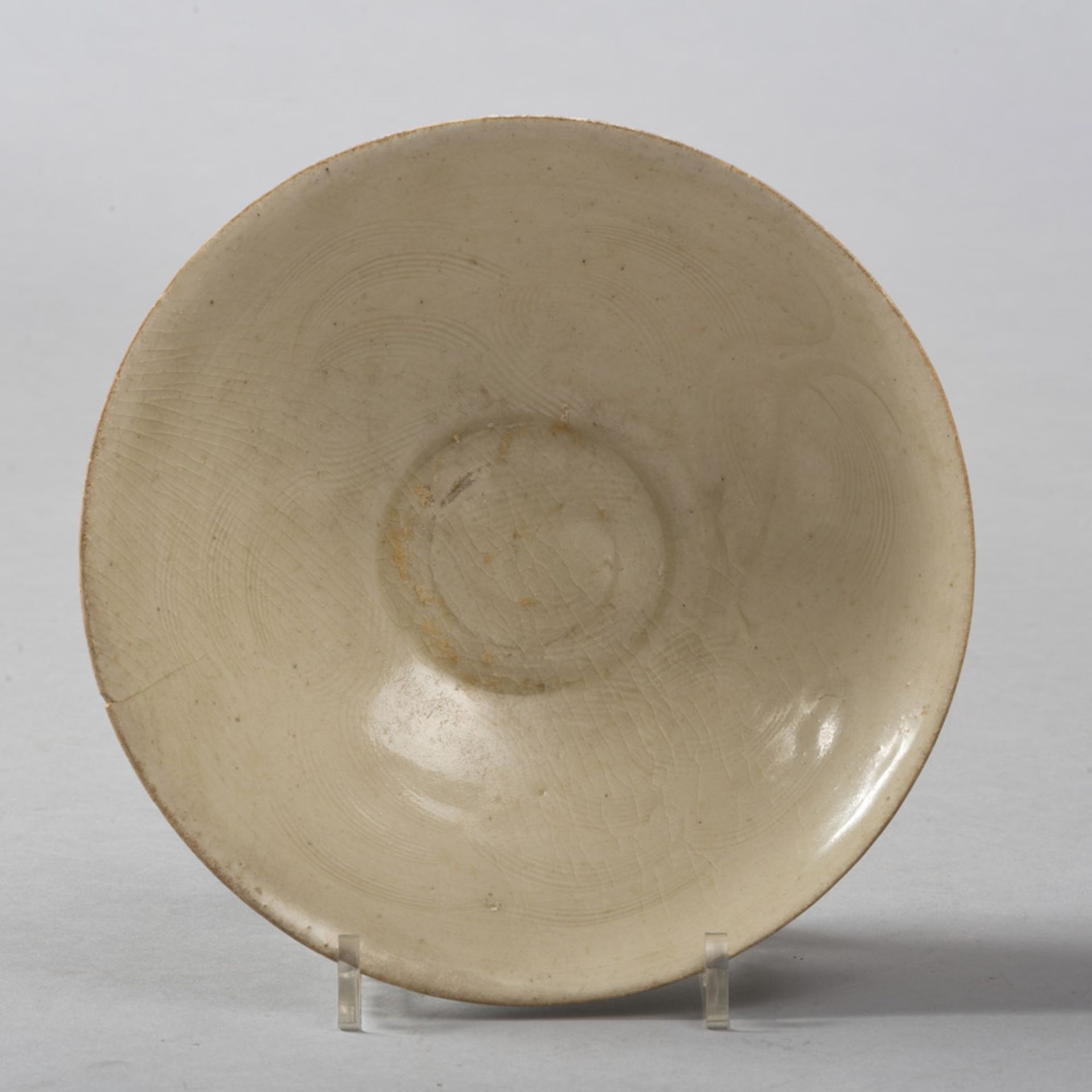 A CHINESE GLAZED STONEWARE BOWL. 12TH-14TH CENTURY