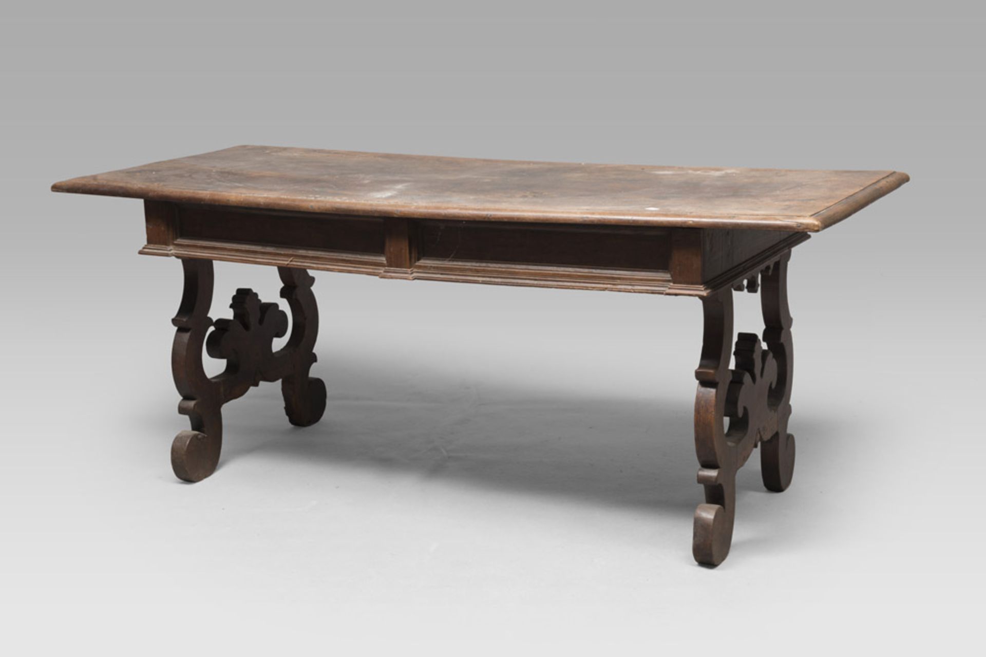 BEAUTIFUL WALNUT TABLE, CENTRAL ITALY 18TH CENTURY rectangular top over two drawers with molded