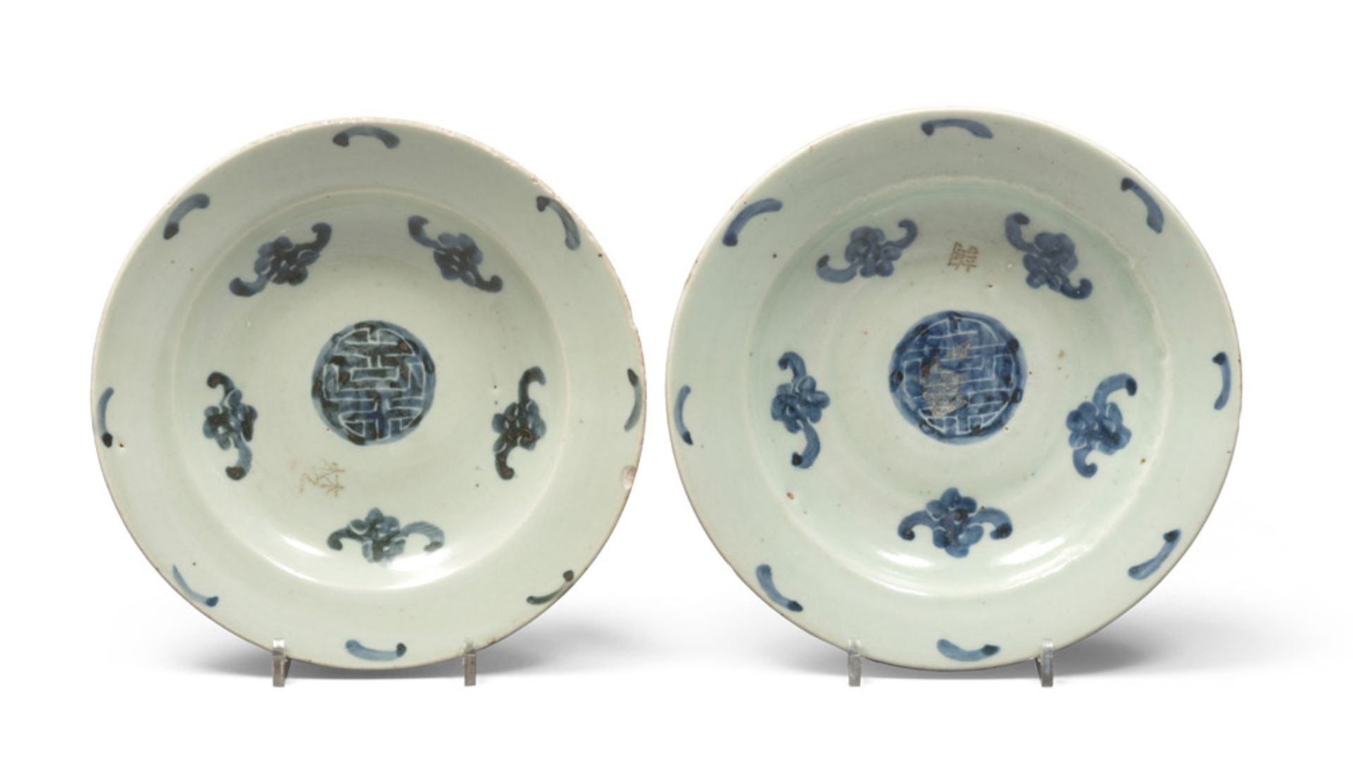 A PAIR OF CHINESE PORCELAIN DISHES. END 19TH, EARLY 20TH CENTURY.