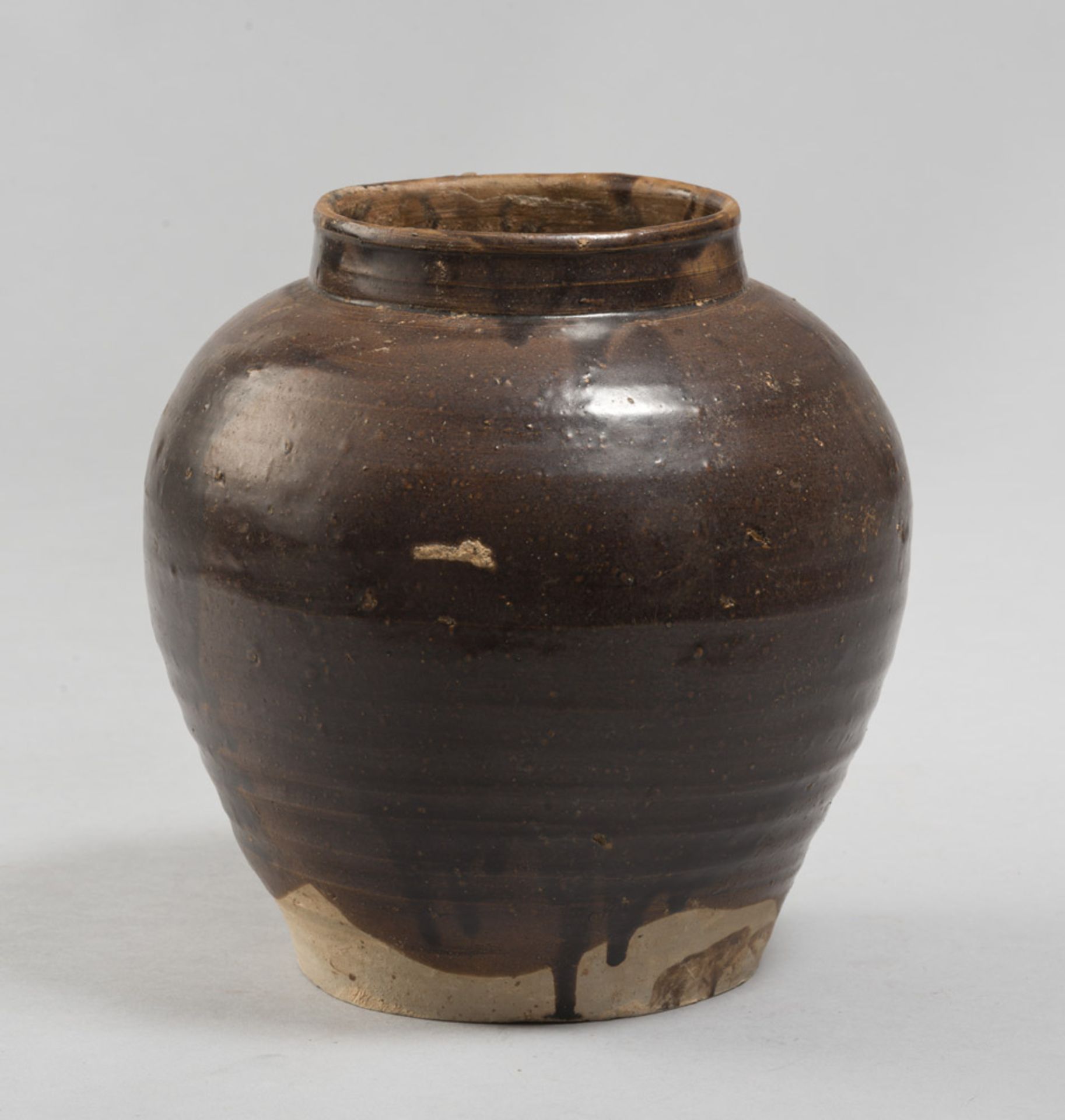 STONEWARE JAR, CHINA 13TH-14TH CENTURY