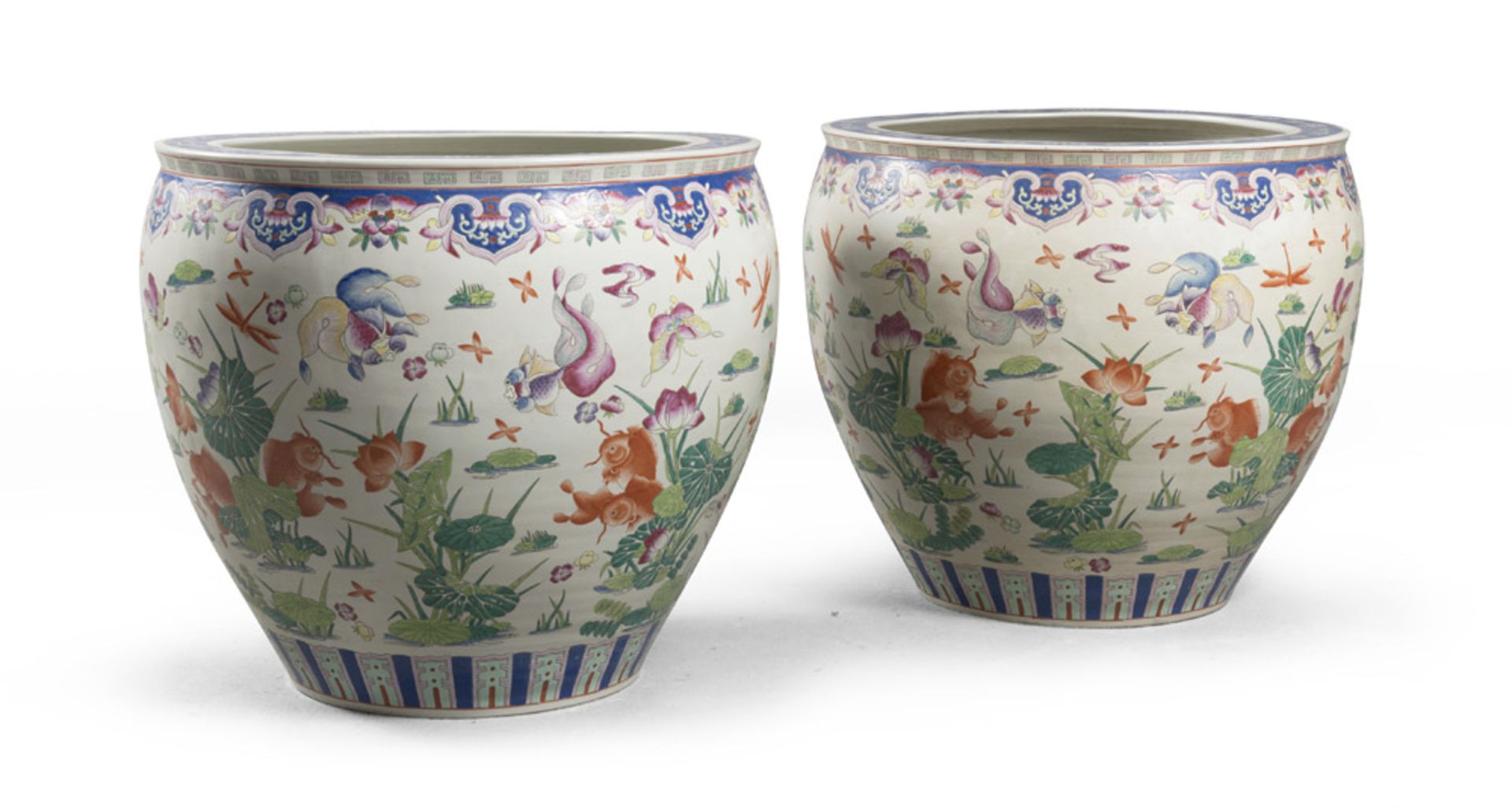 A PAIR OF LARGE CHINESE PORCELAIN CACHEPOTS. MID-20TH CENTURY.