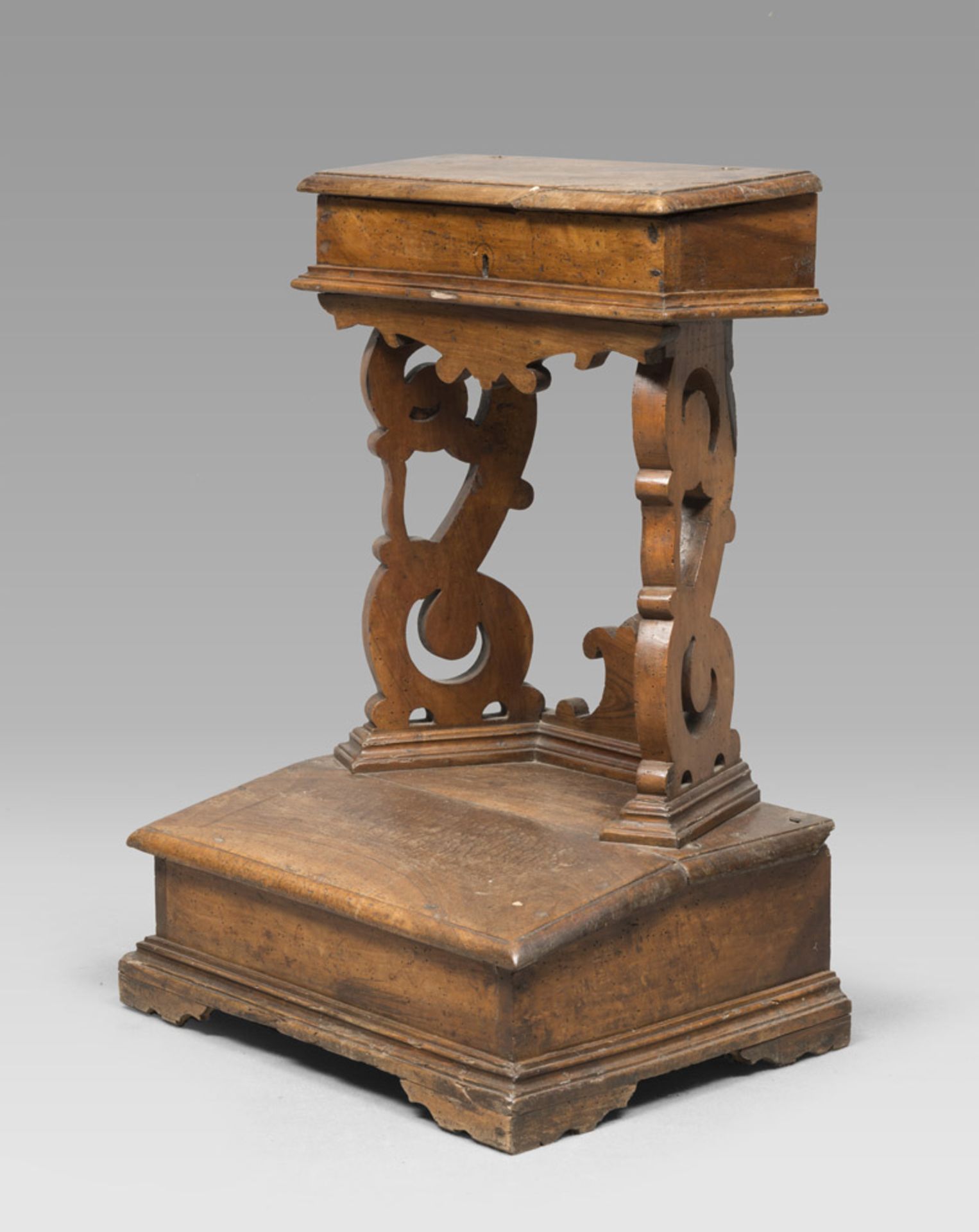 WALNUT KNEELING-STOOL, CENTRAL ITALY 18TH CENTURY with top over two uprights graven to spirals and