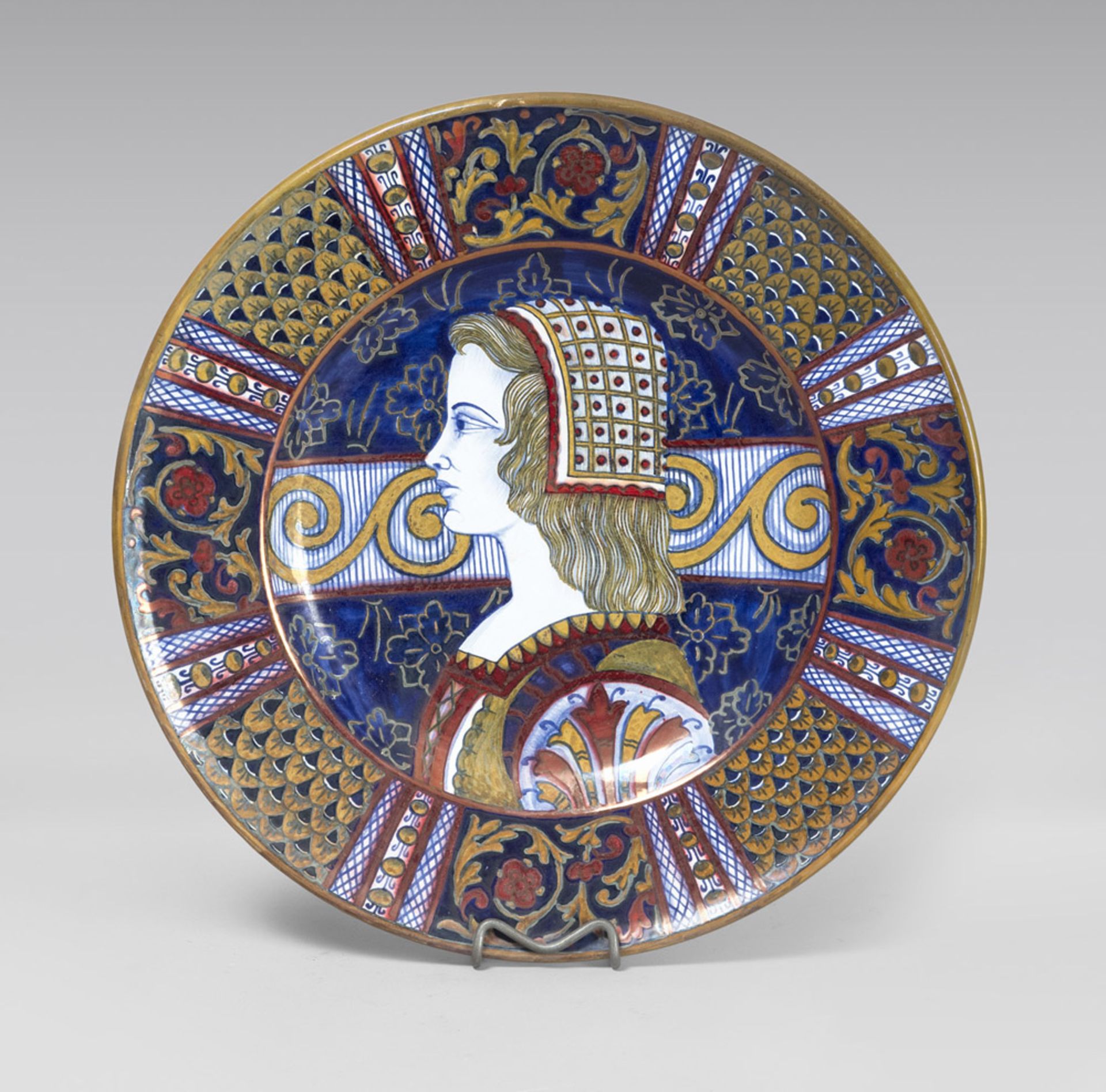 CERAMIC DISH, GUALDO TADINO ALBERTO RUBBOLI FIRST HALF OF 20TH CENTURY polychrome decoration on