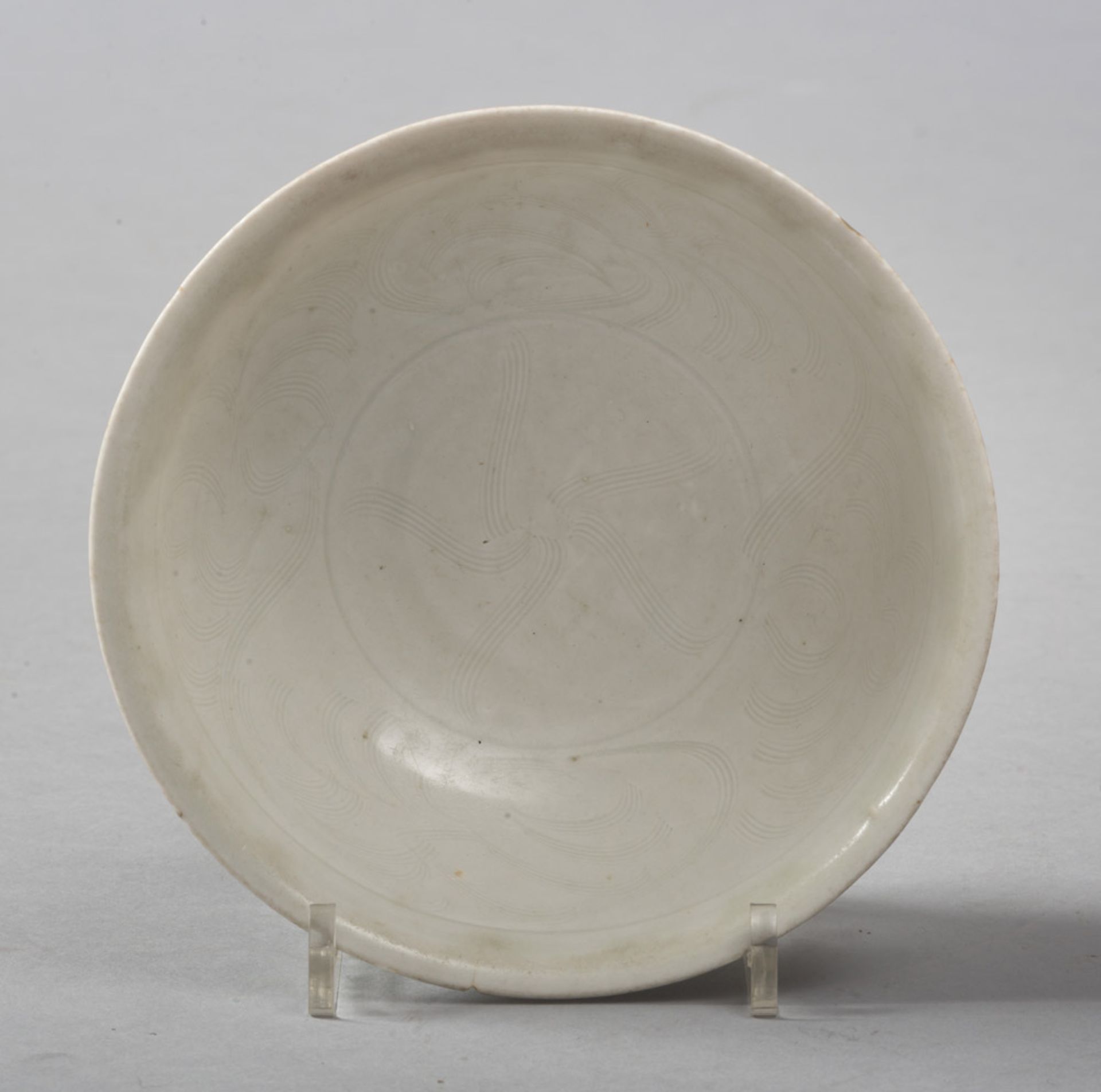 A CHINESE GLAZED STONEWARE BOWL. 12TH-14TH CENTURY.