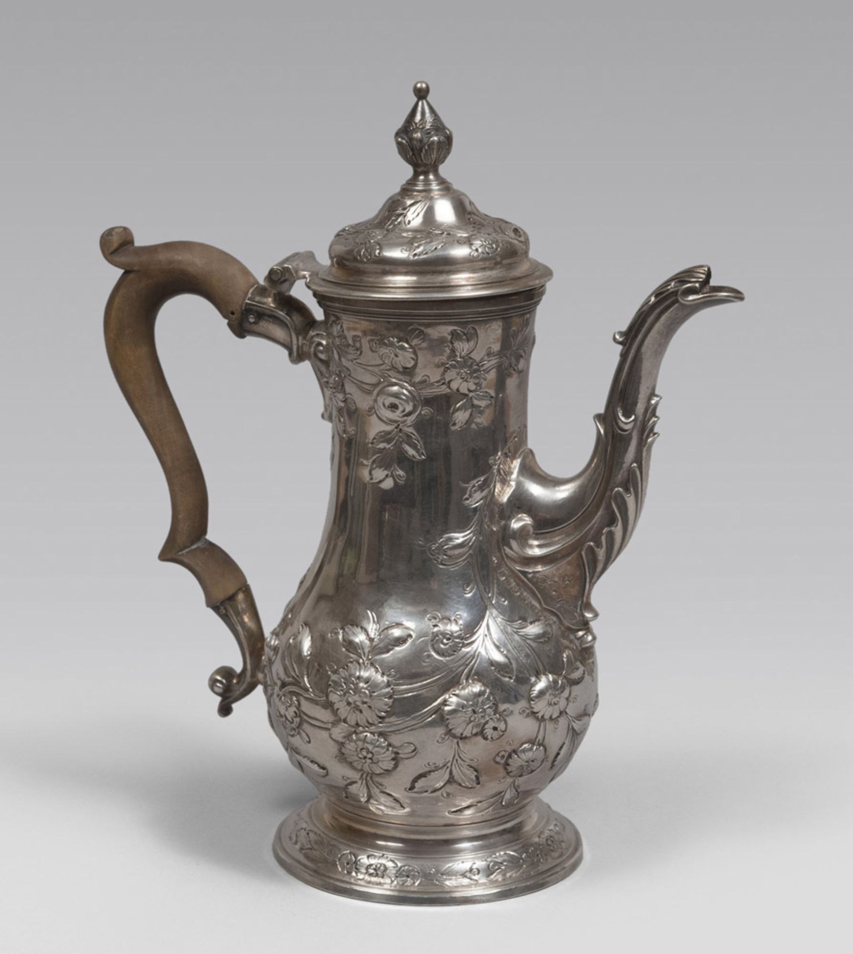 SILVER TEAPOT WITH WOODEN HANDLE, PUNCH LONDON 1772 Title 925/1000. Measures cm. 29 x 15 x 24, gross