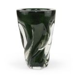 VASO IN VETRO SOMMERSO, SEGUSO MURANO ANNI '50 a torciglione con inclusione verde brillante.