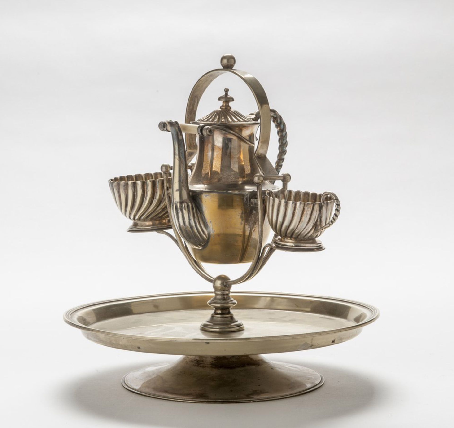 SILVER-PLATED TEA SERVICE, 20TH CENTURY with circular dish, teapot with bone handle. Measures cm. 36