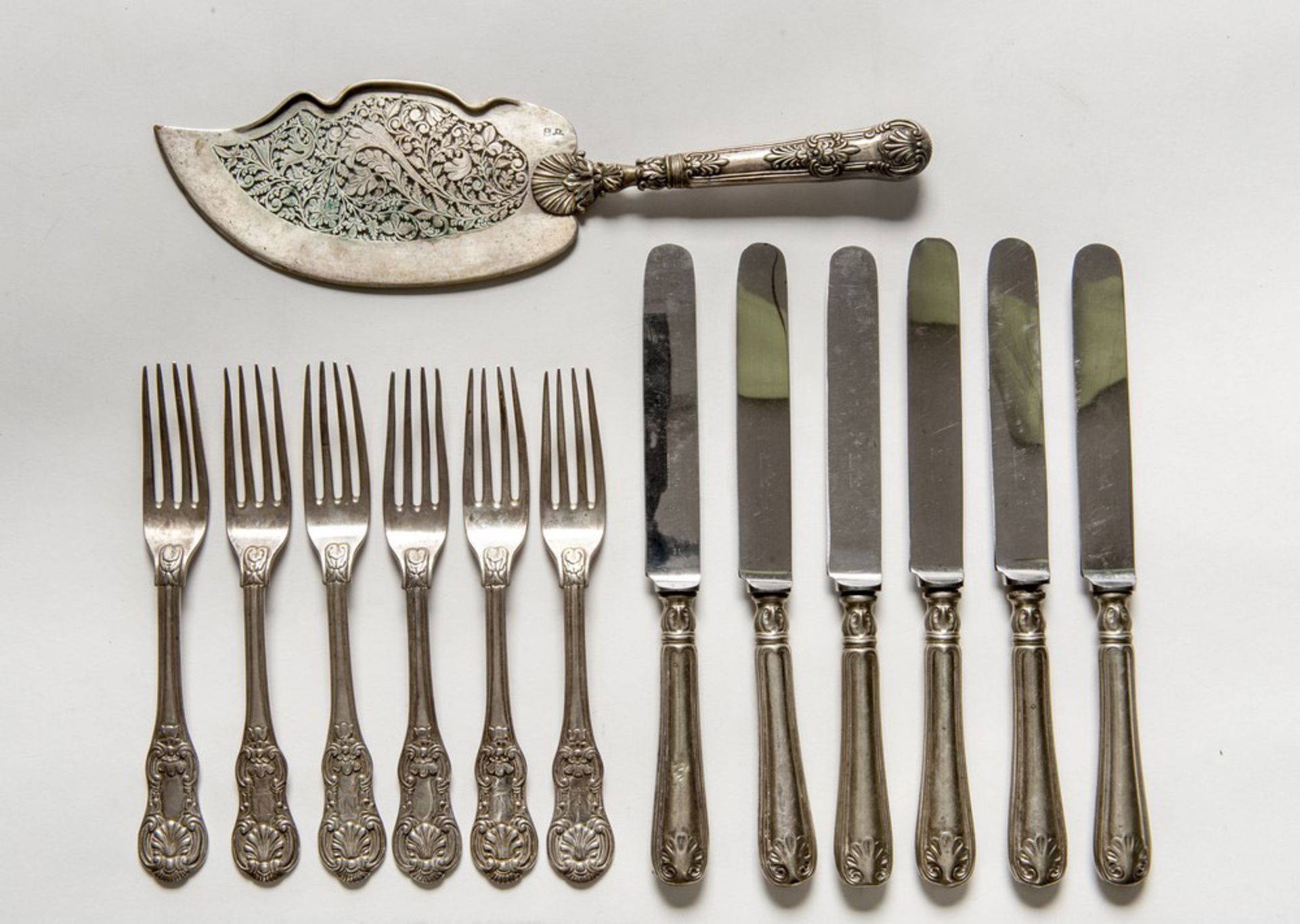 SERVICE OF SILVER CUTLERY, PUNCH KINGDOM OF THE TWO SICILIES, NAPLES 1832/1872 with handles chiseled