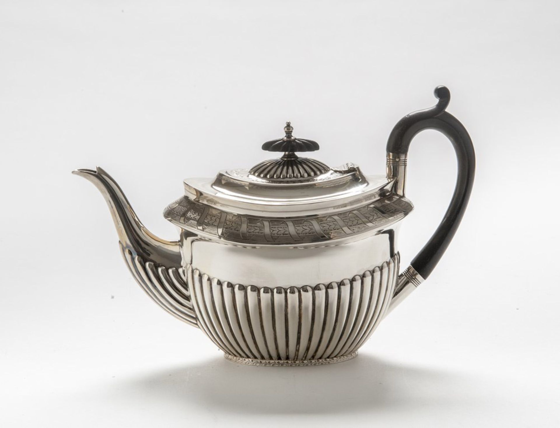 SILVER TEAPOT, PUNCH SHEFFIELD 1891 handle and knob in ebony. Silversmiths Walker & Hall. Title