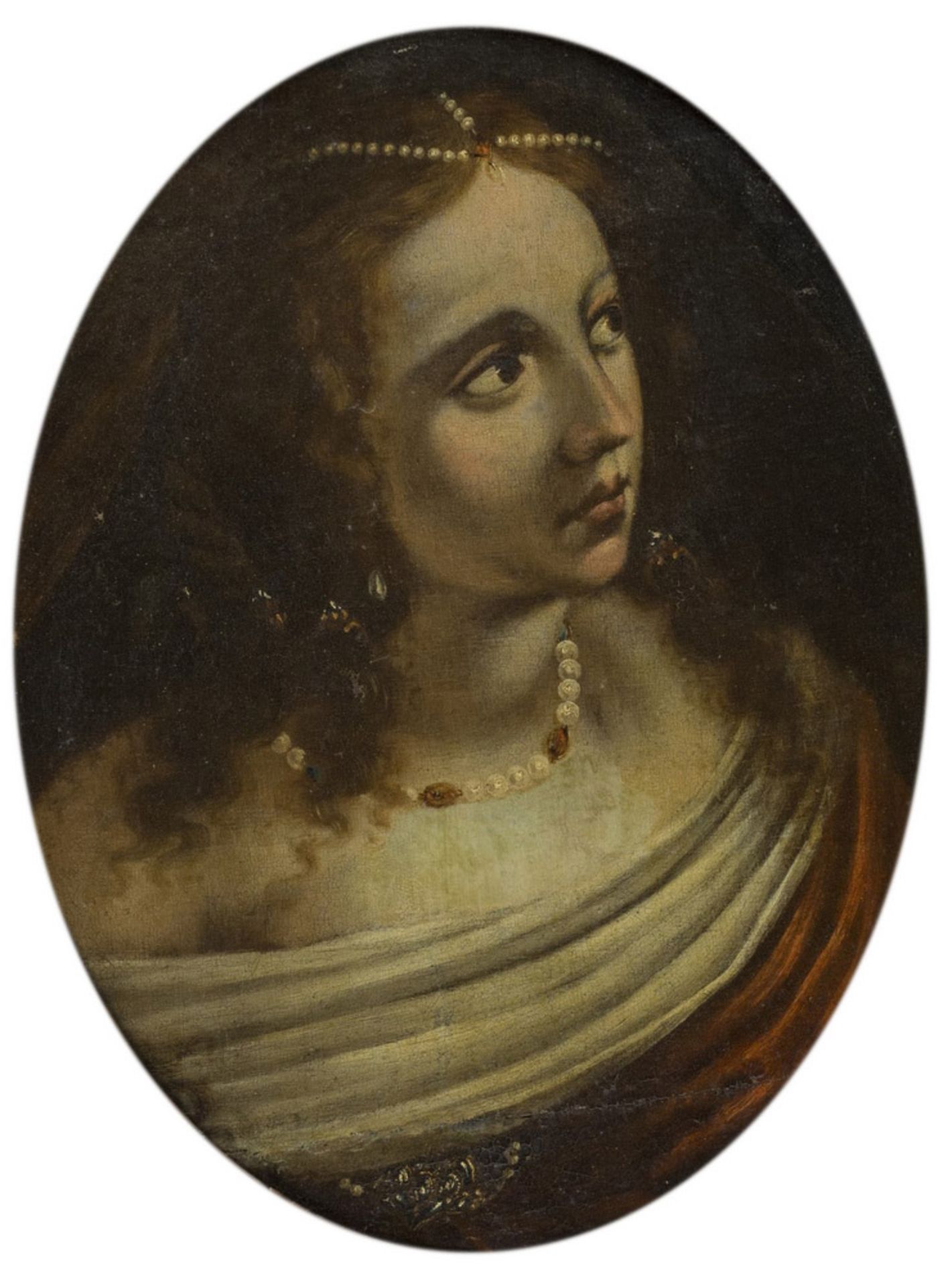 ROMAN PAINTER, 17TH CENTURY YOUNG GIRL'S PORTRAIT WITH NECKLACE OF PEARLS Oil on oval canvas, cm. 47