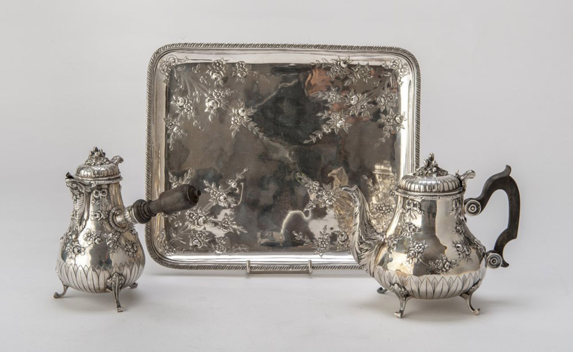 MIGNON SILVER SERVICE, PUNCH PARIS 19th CENTURY elements chiseled to locks of roses, leaves and