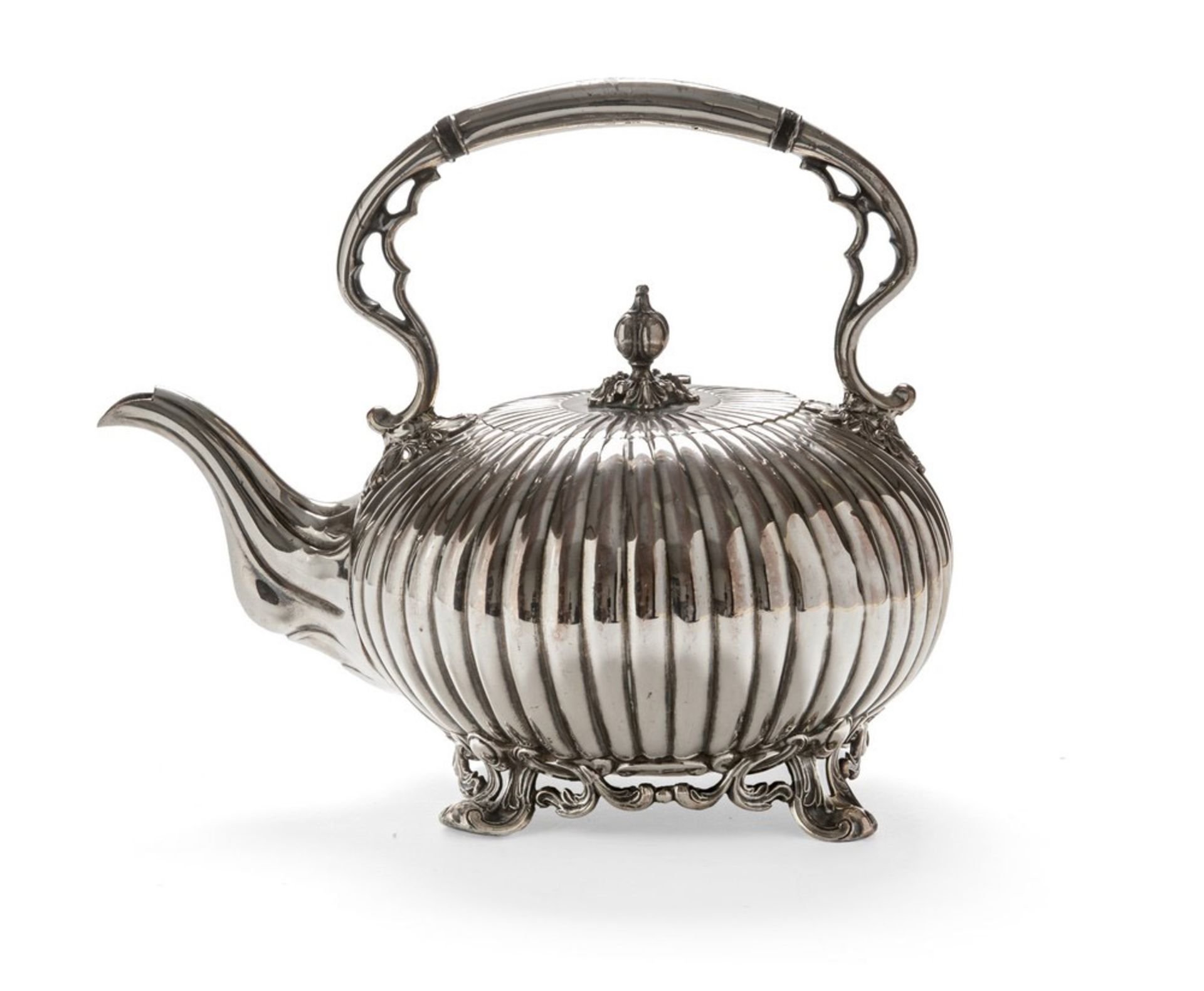 TEAPOT IN SHEFFIELD, PUNCH SHEFFIELD 19TH CENTURY with body spherical handle leaves baccellato of