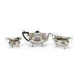 TEA SERVICE IN SILVER, PUNCH SHEFFIELD 1912 Handle in ebonized woods, inscription of prize to the