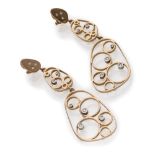 PAIR OF EARRINGS in yellow gold 18 kts., tremblant embellished by eighteen diamonds. Length cm. 8,