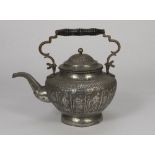 BIG TEAPOT IN SILVER-PLATED COPPER, EARLY 20TH CENTURY body embossed and historiated. Handle in