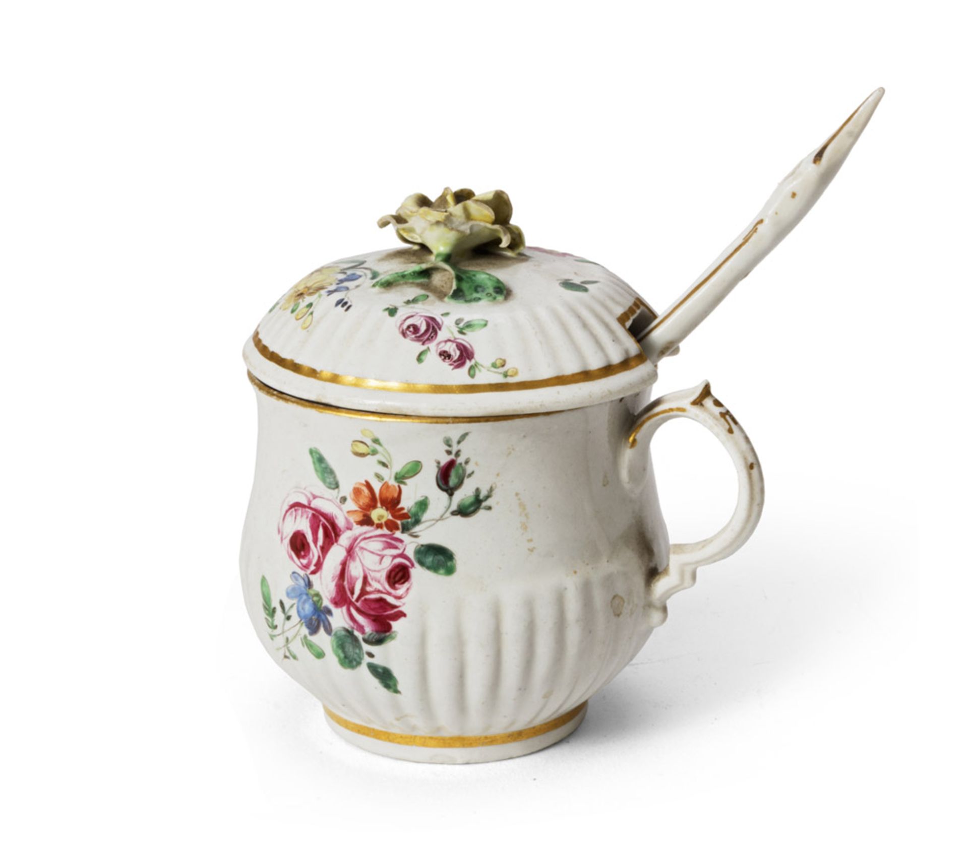 PORCELAIN MUSTARD POT IN, PROBABLY DOCCIA LATE 18TH CENTURY of white enamel and polychromy,