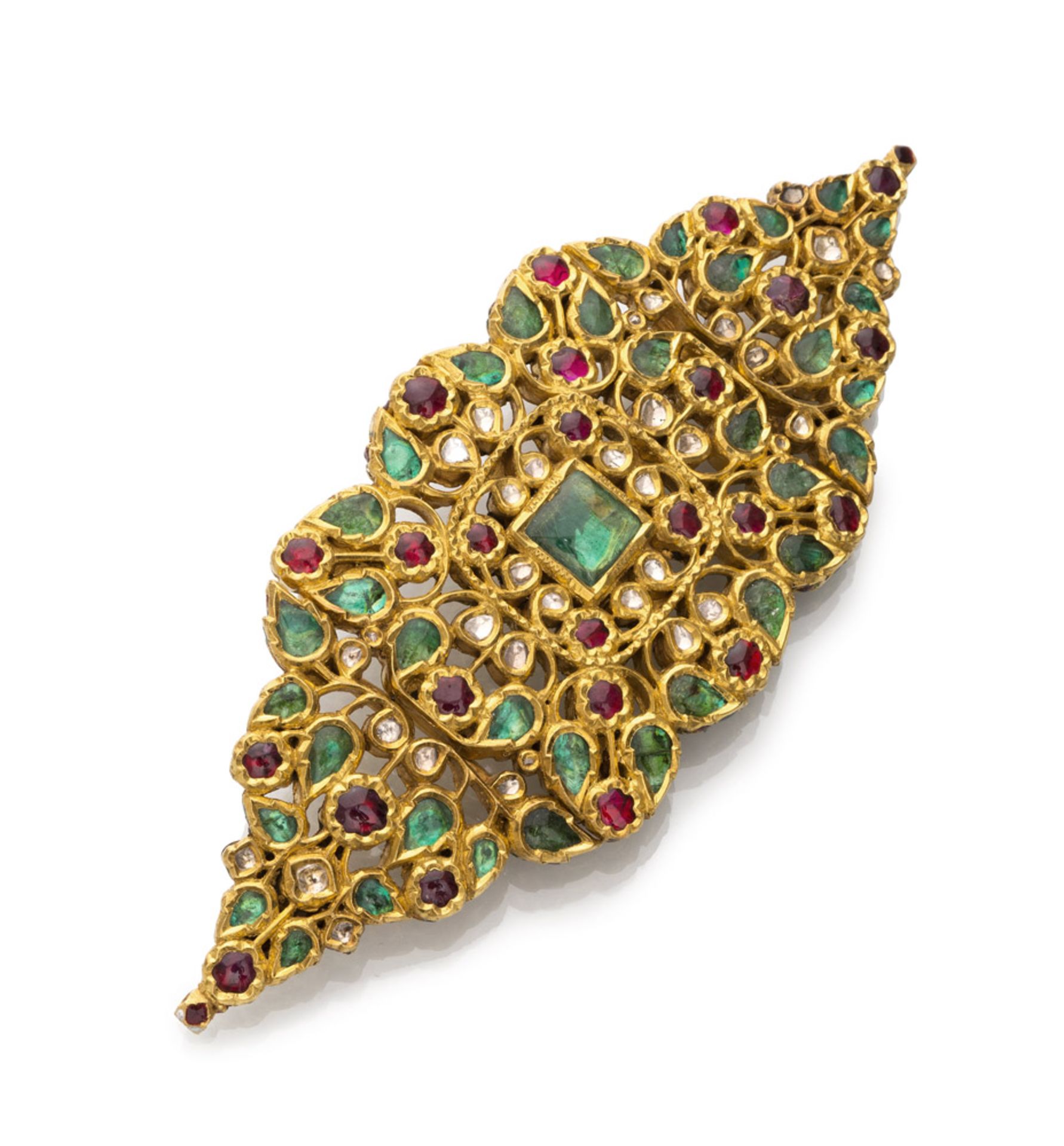 ELEGANT BUCKLE, EARLY 20TH CENTURYin yellow gold 18 kts., , embellished with diamonds and green