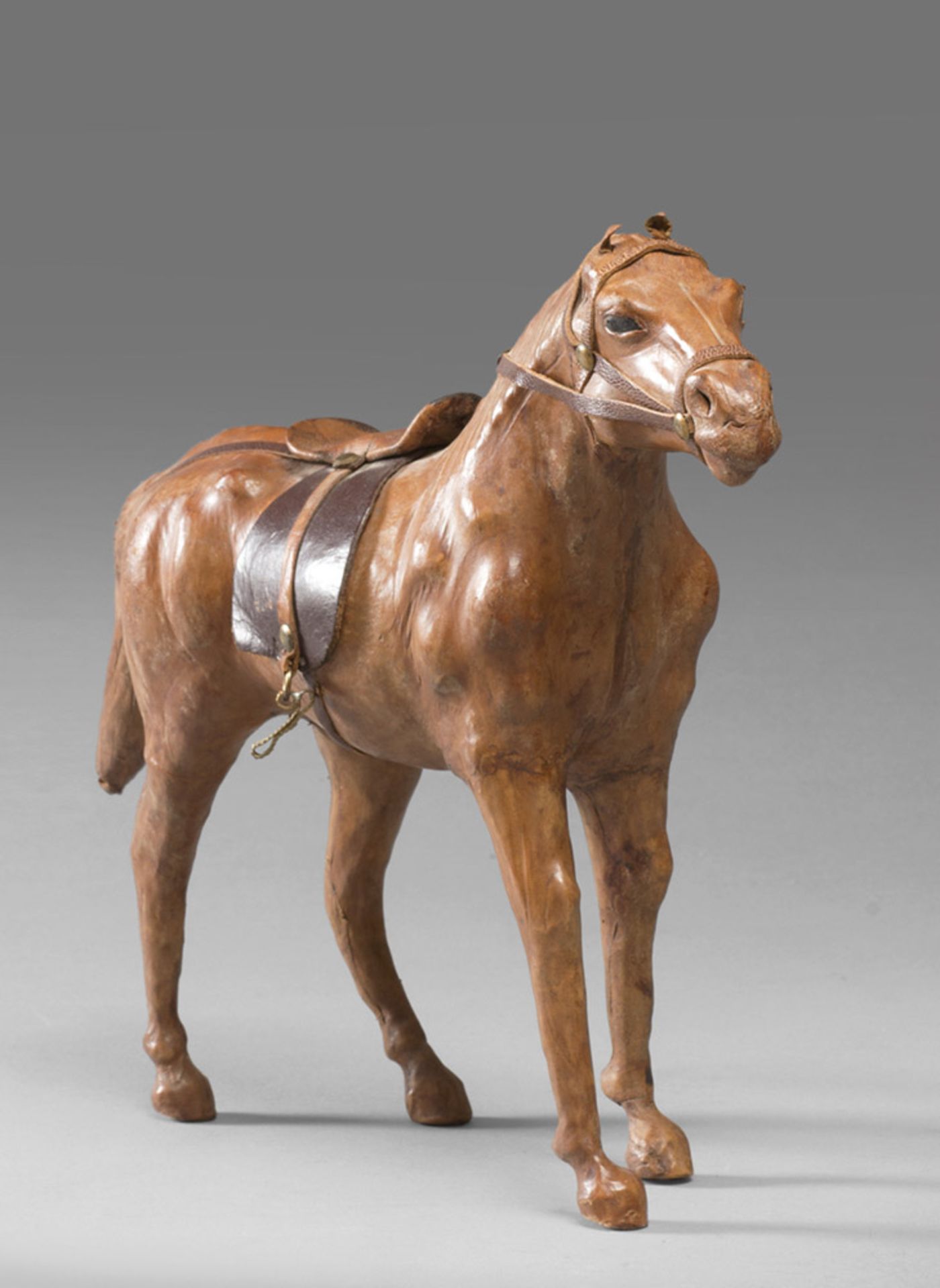 MODEL SKIN HORSE, 20TH CENTURY with stem in wood, in static laying. Measures cm. 28 x 9 x 42.