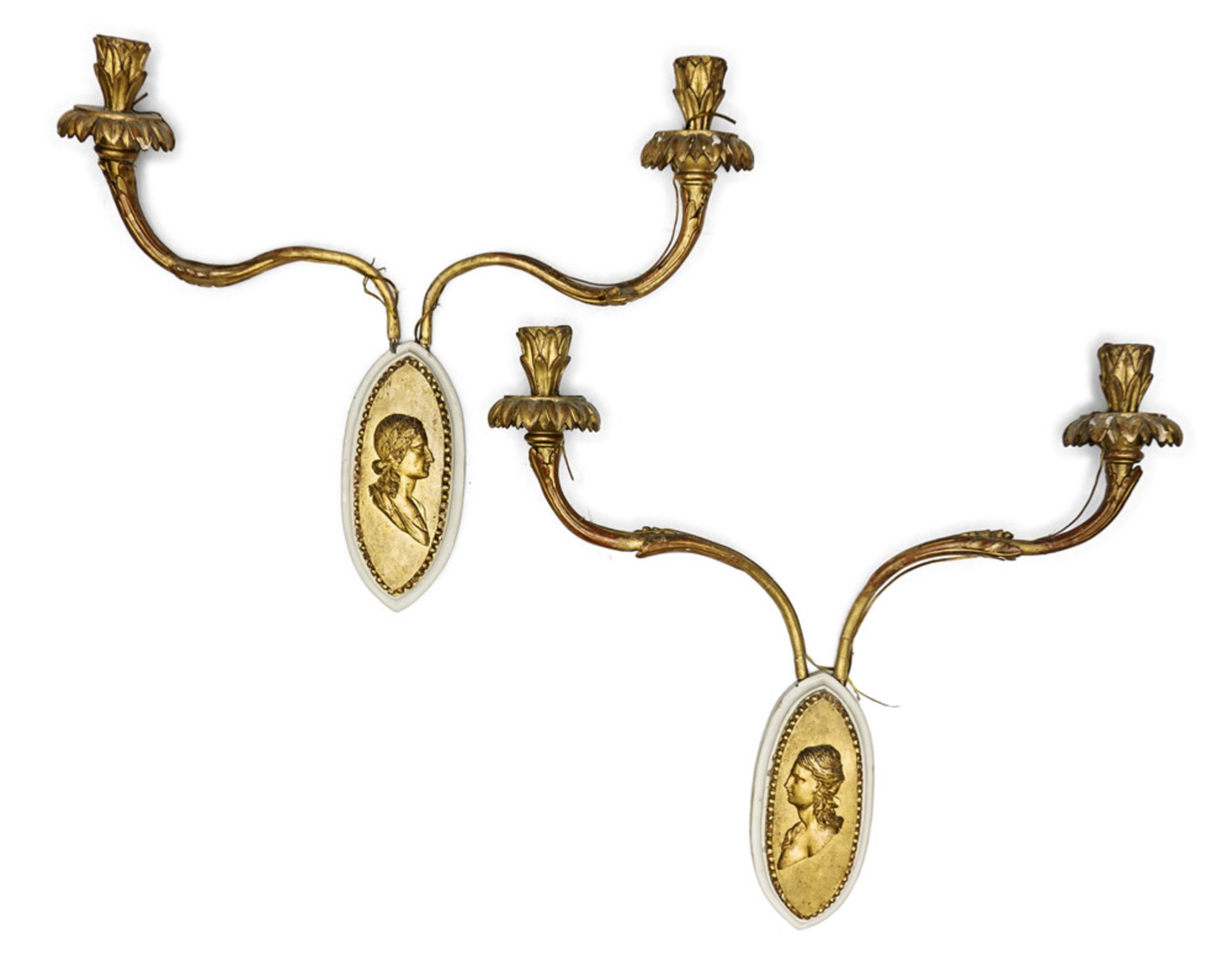 PAIR OF APPLIQUES, NAPLES EARLY 19TH CENTURY White and gold lacquer wood. Two arms to the floral