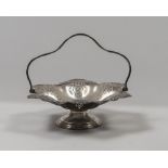 SILVER-PLATED CENTERPIECE, 20TH CENTURY with convex tray, pierced to vegetable motifs. Measures