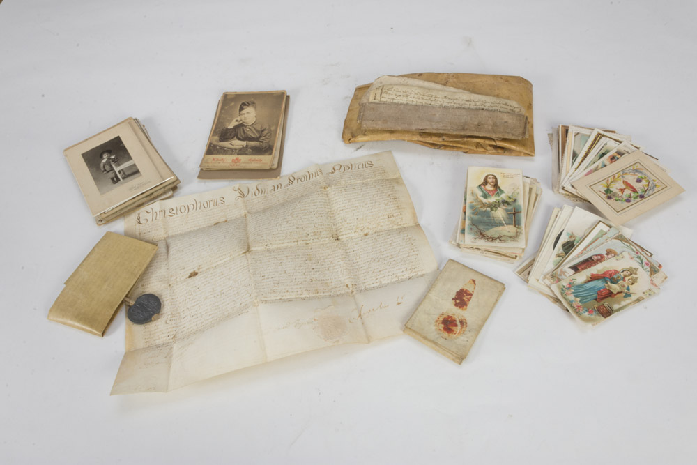 PAPERY LOT consisting of six ancient manuscripts on paper and parchment, quantity of photos slow