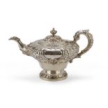 BEAUTIFUL SILVER TEAPOT, PUNCH LONDON 1837 entirely chiseled to flowers, leaves and spirals.