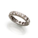 ATTRACTIVE ENGAGEMENT RING in white gold 18 kts., embellished by sixteen diamonds. Diamond ct. 0.