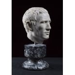 ROMAN SCULPTOR, 17TH CENTURY Caesar's head Sculpture in white statuary marble, cm. 34 x 23 x 23