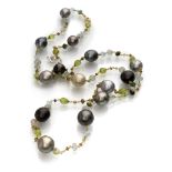 NECKLACE in yellow gold 18 kts., embellished with pearls Tahiti intercalated by amethysts and