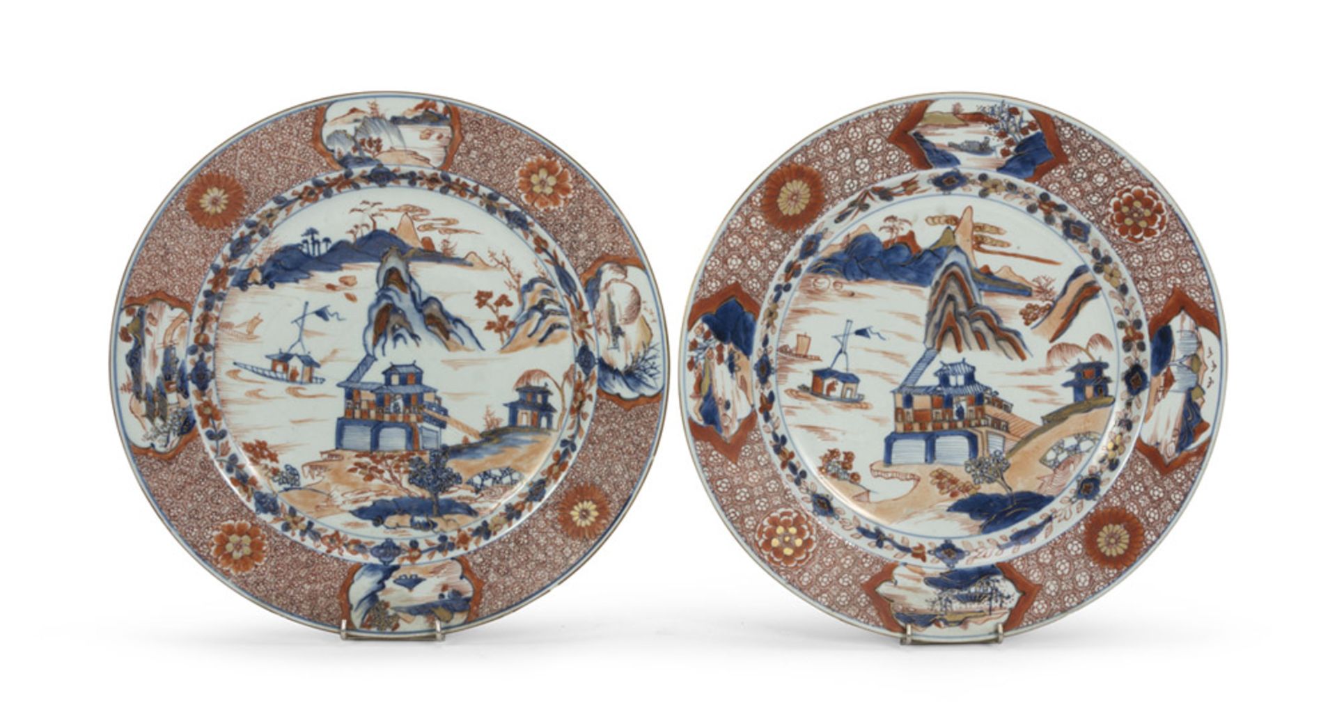 A PAIR OF LARGE PORCELAIN DISHES, NORTHERN ITALY EARLY 19TH CENTURY