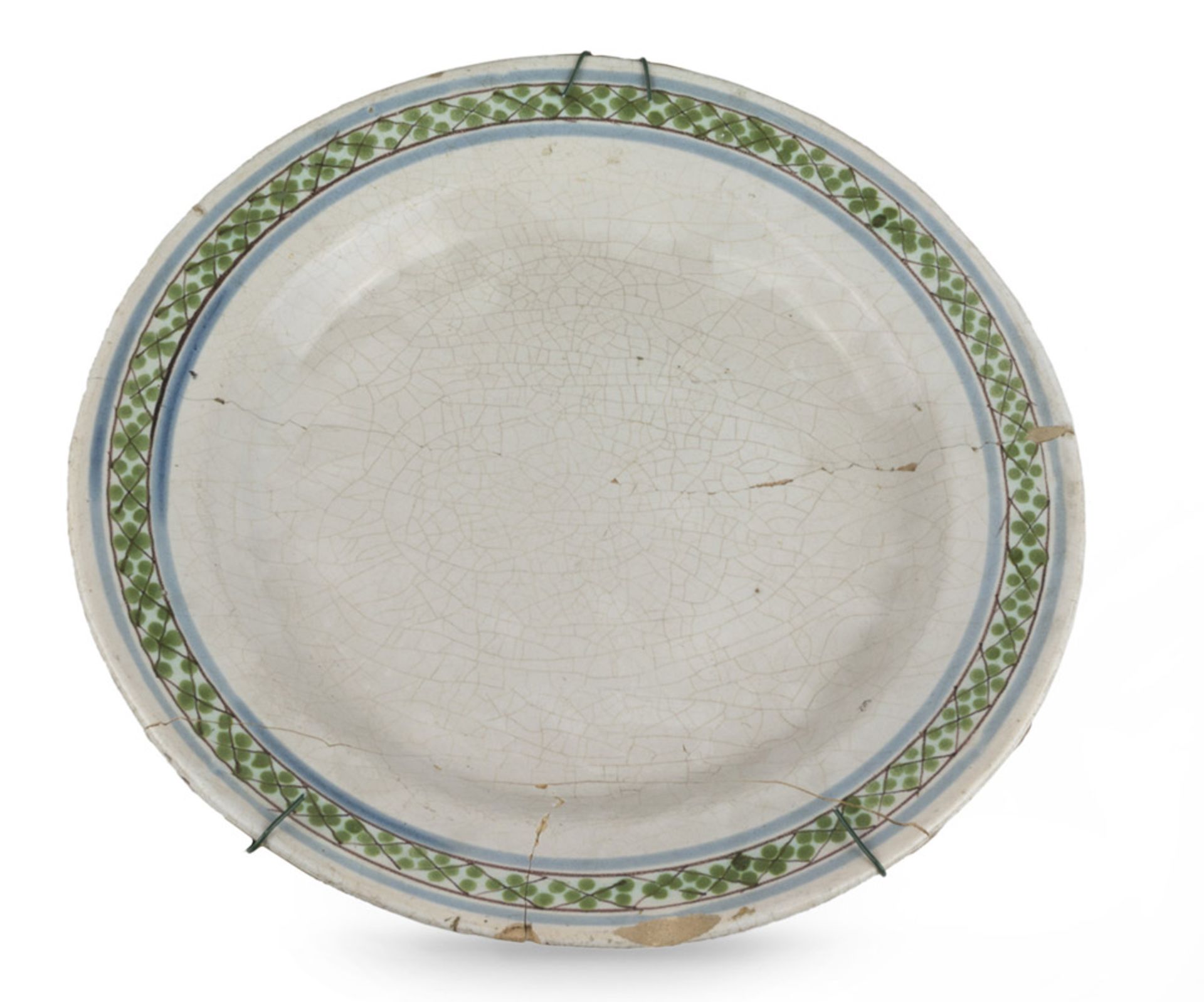 MAIOLICA DISH, SOUTH ITALY 19TH CENTURY