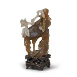 AN AGATE SCULPTURE, CHINA FIRST HALF 20TH CENTURY