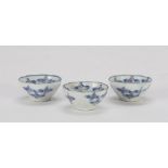 THREE SMALL SAKÈ CUPS IN PORCELAIN, CHINA 20TH CENTURY