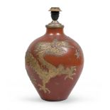 A CHINESE CERAMIC VASE, 20TH CENTURY.