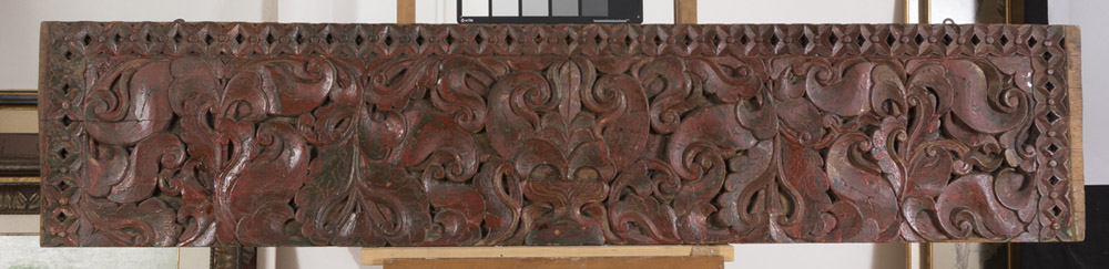 PANEL IN RED LACQUERED WOOD, INDONESIA, FIRST HALF OF20TH CENTURY