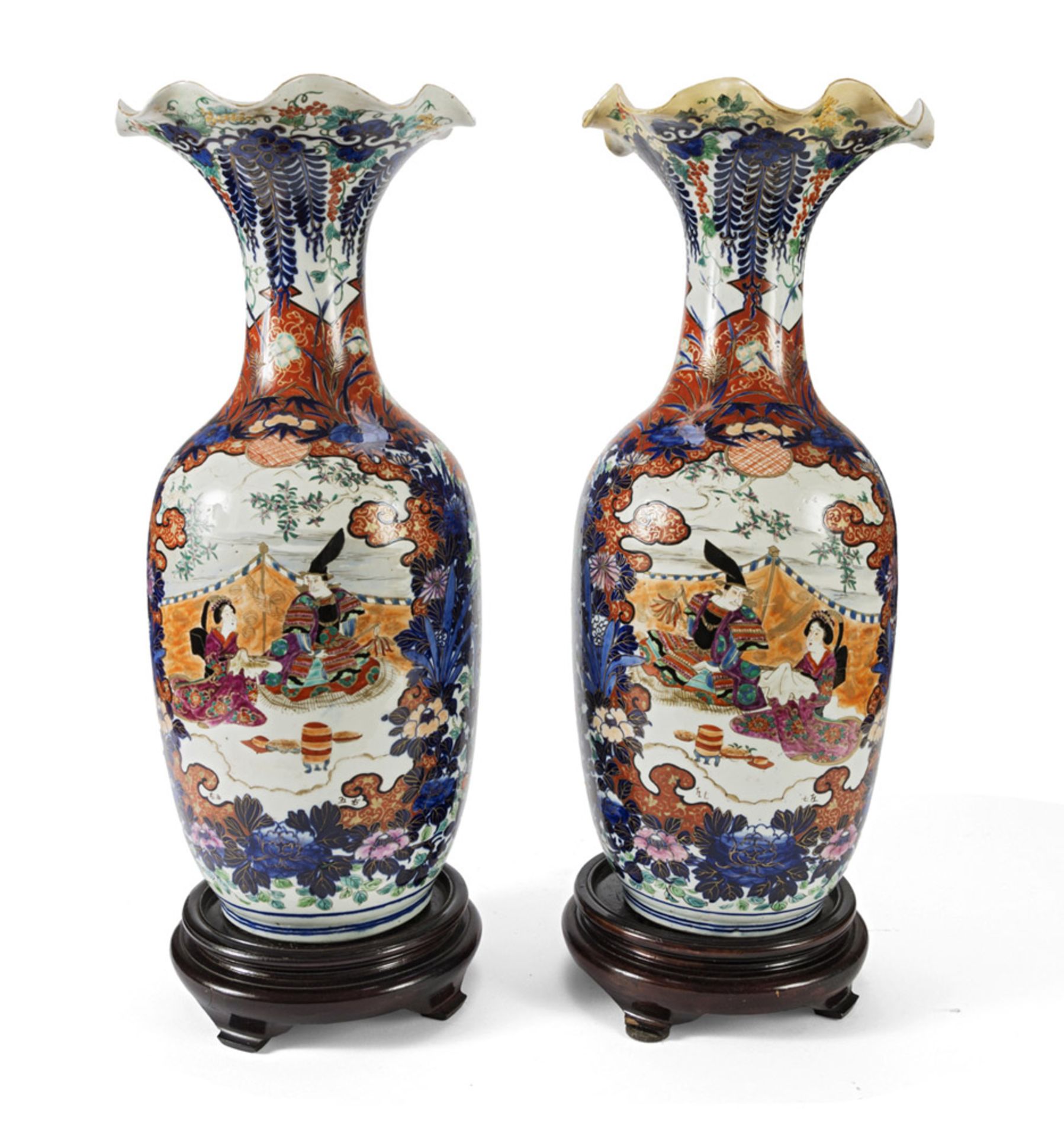 A PAIR OF PORCELAIN VASES IN POLYCHROME ENAMEL, JAPAN, EARLY 20TH CENTURY