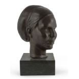 SCULTORE DEL NOVECENTO Testa di donna africana Scultura in bronzo Misure cm. 32 x 20 Base in marmo