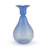 MVM CAPPELLIN & C. Vaso Murano, 1920 in vetro soffiato di colore blu. Misure cm. 30 x 15