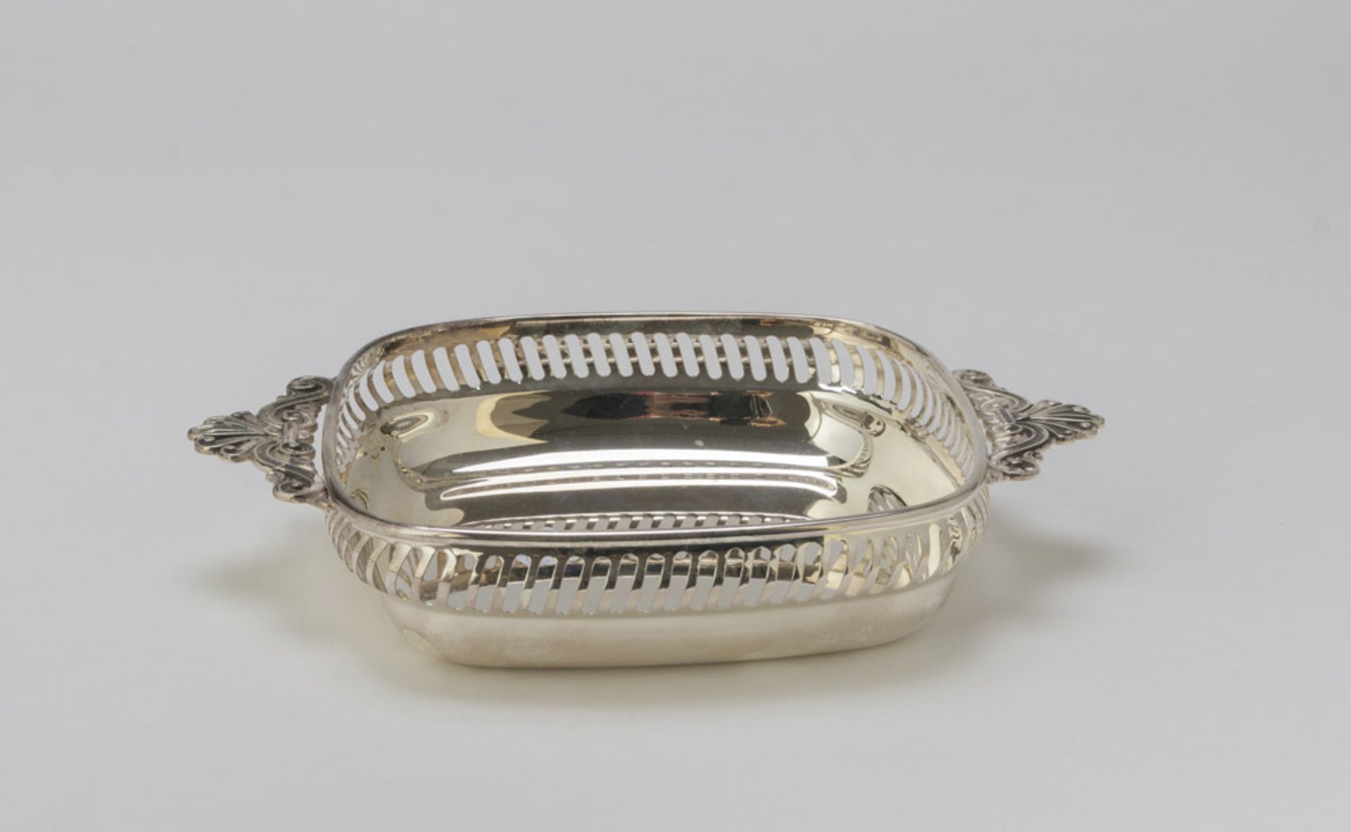 SMALL BASIN IN SILVER-PLATED METAL – 20TH CENTURY