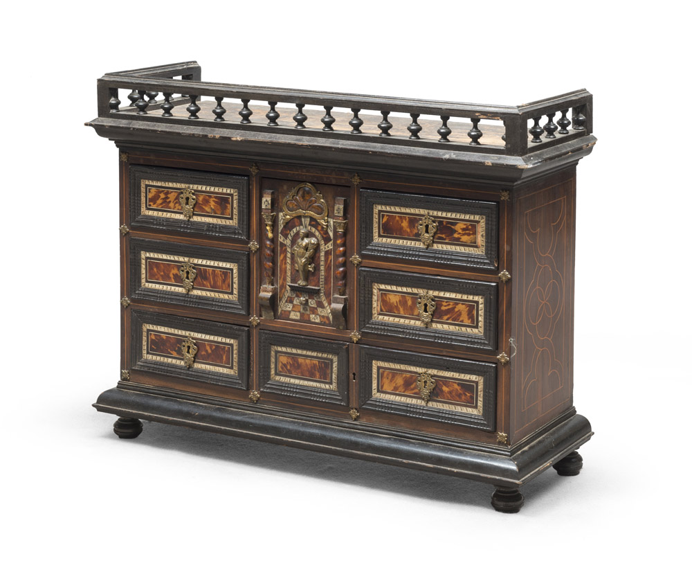 BEAUTIFUL COIN CABINET IN VIOLET WOOD – FLANDERS OR SICILY – 18TH CENTURY