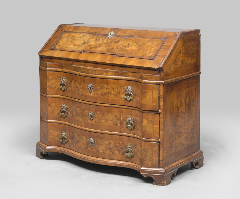 BEAUTIFUL FLIP TOP CABINET IN WALNUT AND BRIAR WALNUT – VENETIAN 18TH CENTURY