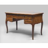 BEAUTIFUL WRITING DESK IN WALNUT AND BRIAR WALNUT – NAPLES OR ROME – 18TH CENTURY