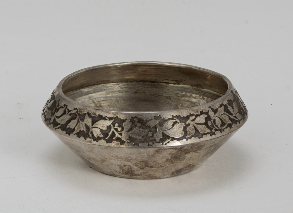 SMALL BASIN IN SILVER – EARLY 20TH CENTURY