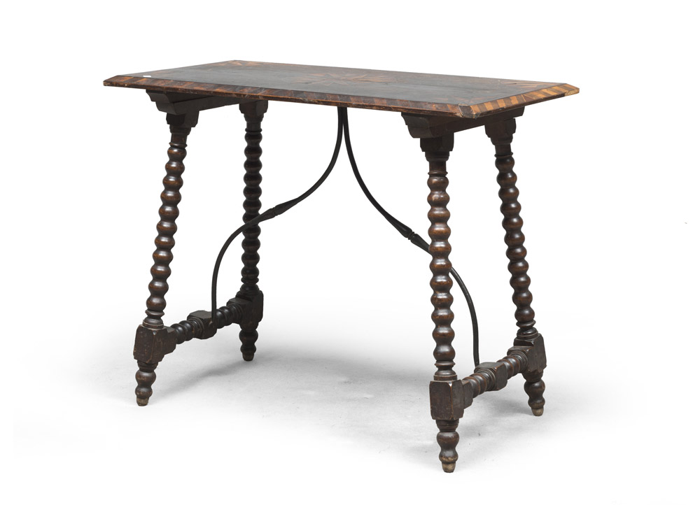 WALNUT TABLE – PROBABLY SICILY – 18TH CENTURY