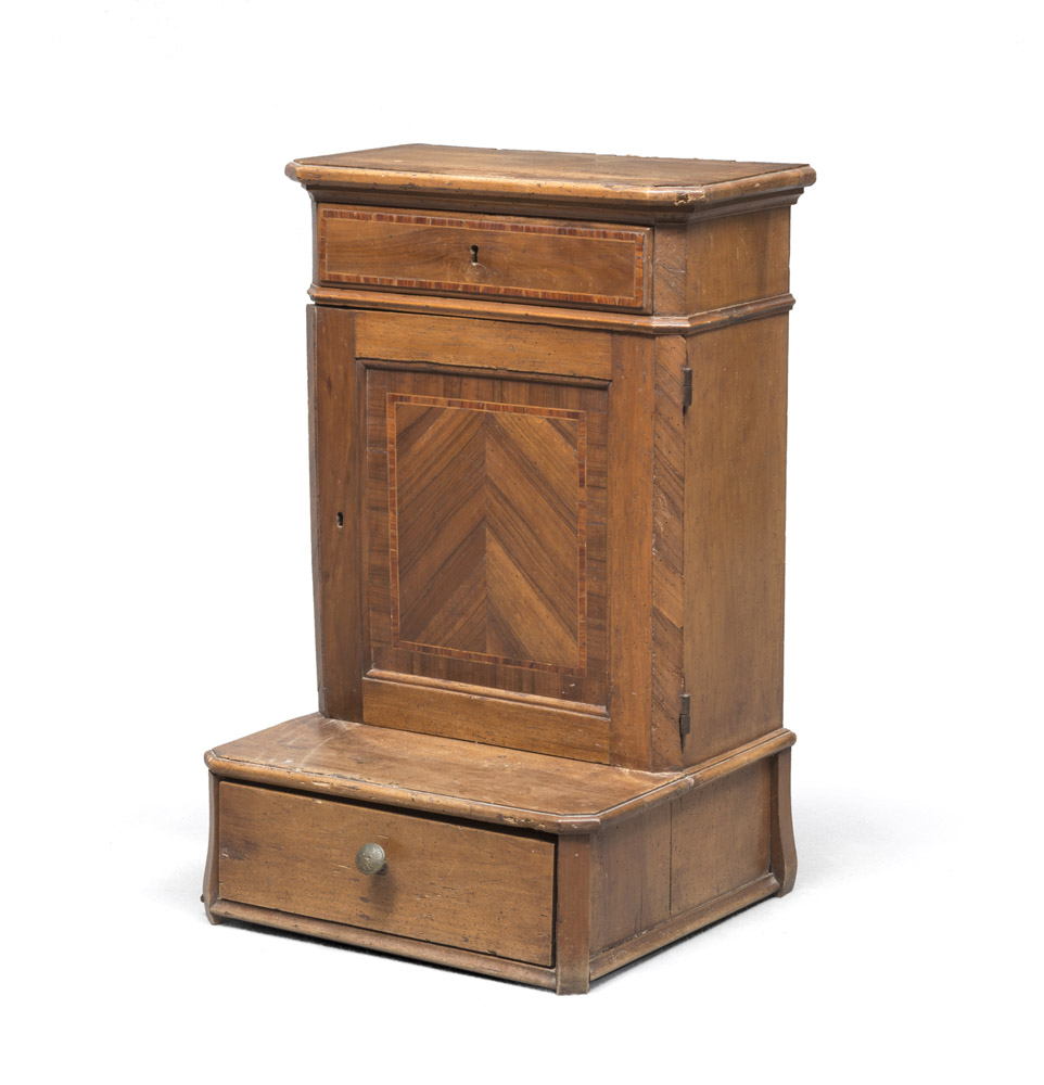 WALNUT KNEELING STOOL – 19TH CENTURY