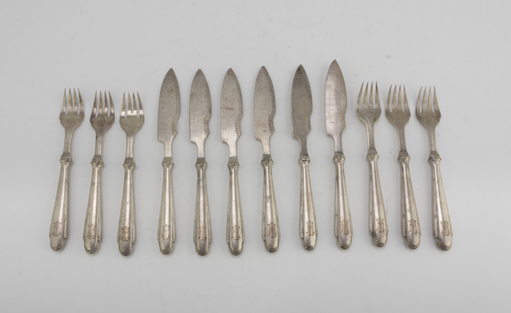 TWELVE PIECES OF FISH CUTLERY IN SILVER-PLATED METAL – PUNCH WMF – 1906