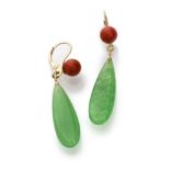 A PAIR OF EARRINGS