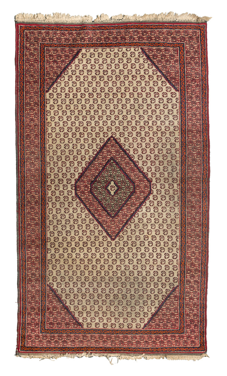 SENNÈ CARPET, FIRST HALF OF 20TH CENTURY with rhomboidal medallion and small boteh in sequence in