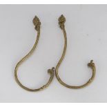 A PAIR OF CURTAIN RODS IN ORMOLU, END 18TH CENTURY chiseled to leaves and climbers. Measures cm.