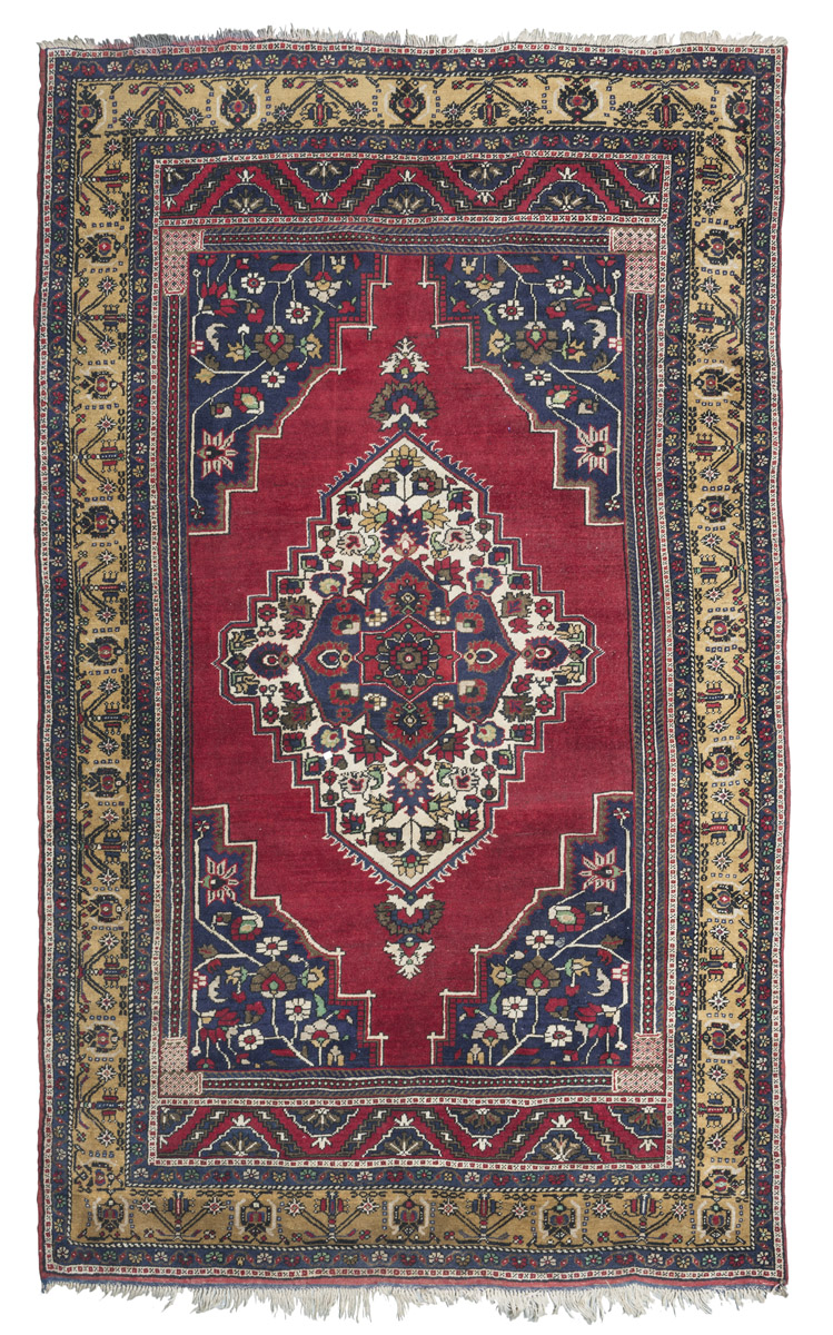 ANATOLIAN TASHPINAR CARPET, FIRST HALF OF THE 20TH CENTURY blue and white medallion with shoots of